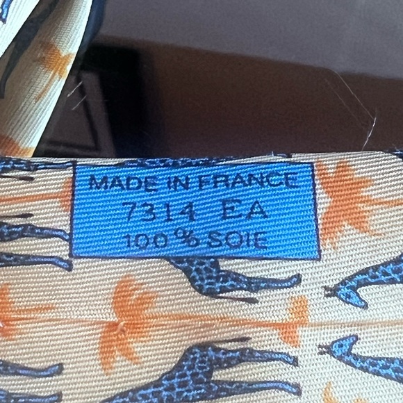 Hermes yellow and Blue Giraffe Silk Tie - Picture 6 of 7